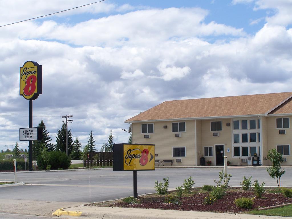 Super 8 By Wyndham Lewistown Hotel Екстериор снимка