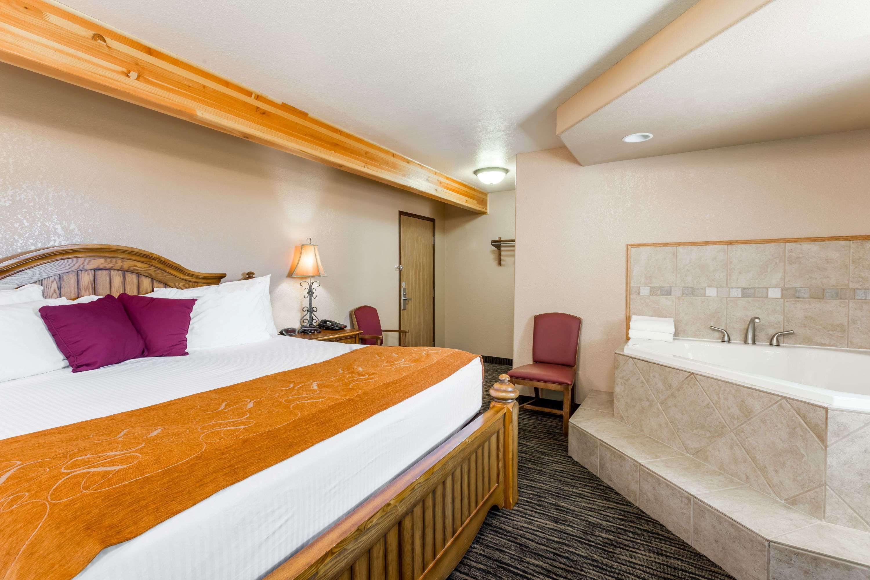 Super 8 By Wyndham Lewistown Hotel Екстериор снимка