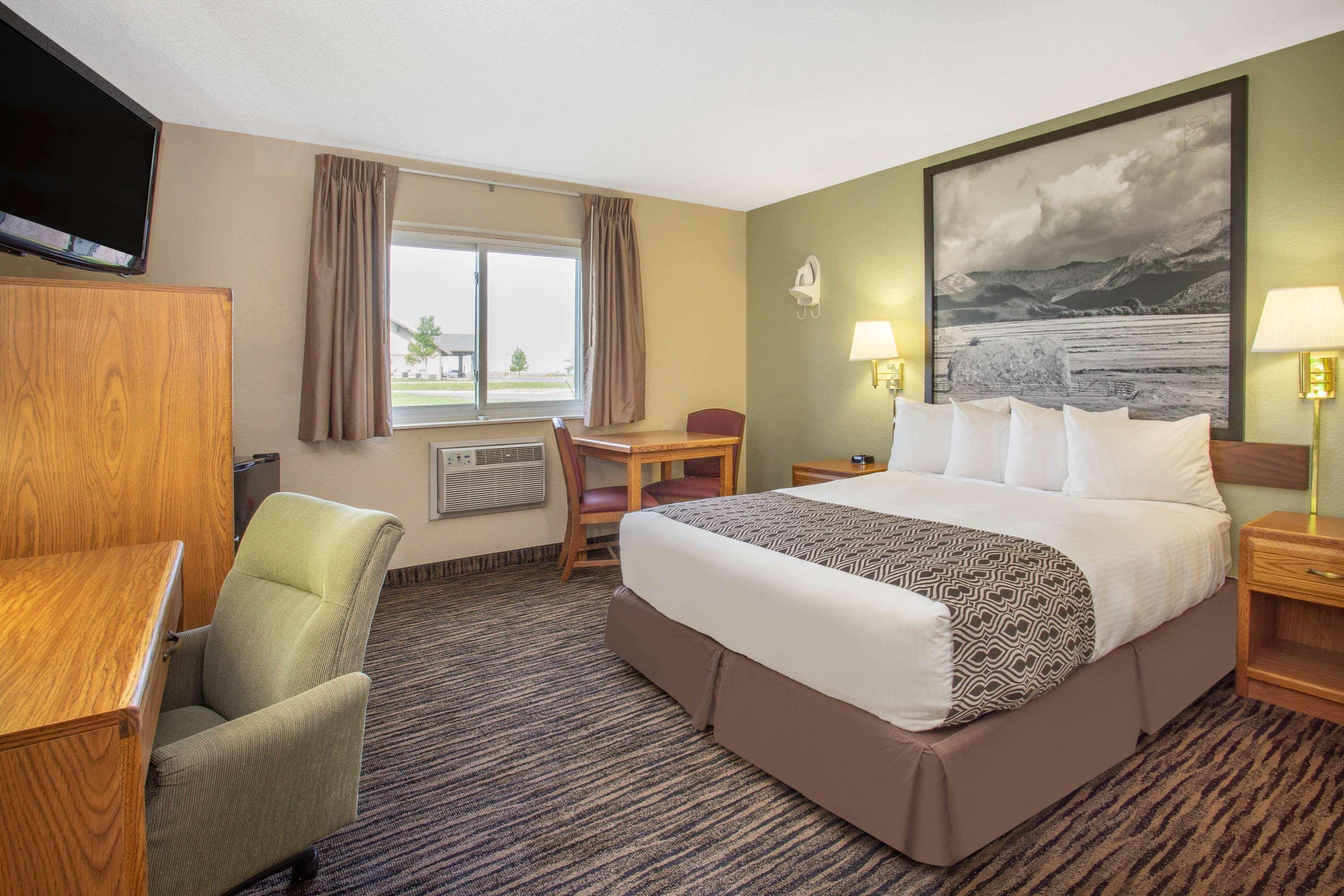 Super 8 By Wyndham Lewistown Hotel Екстериор снимка