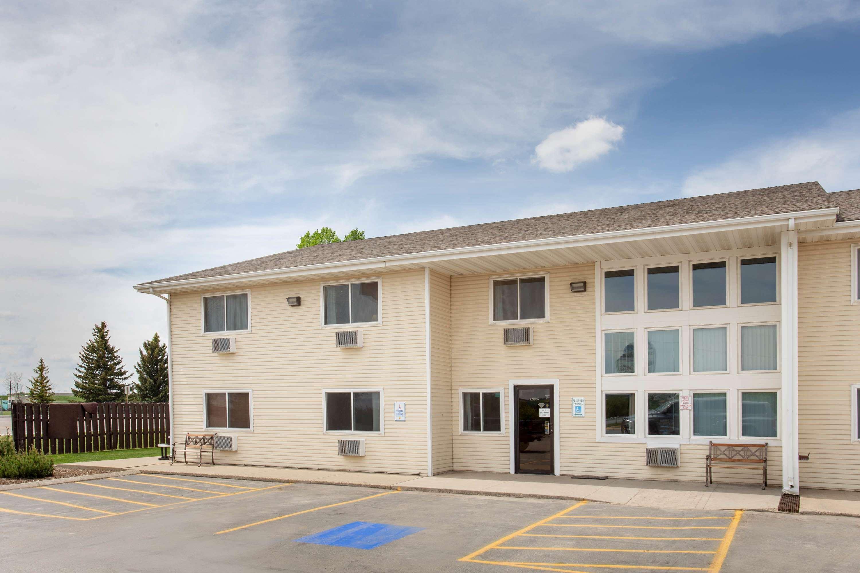 Super 8 By Wyndham Lewistown Hotel Екстериор снимка