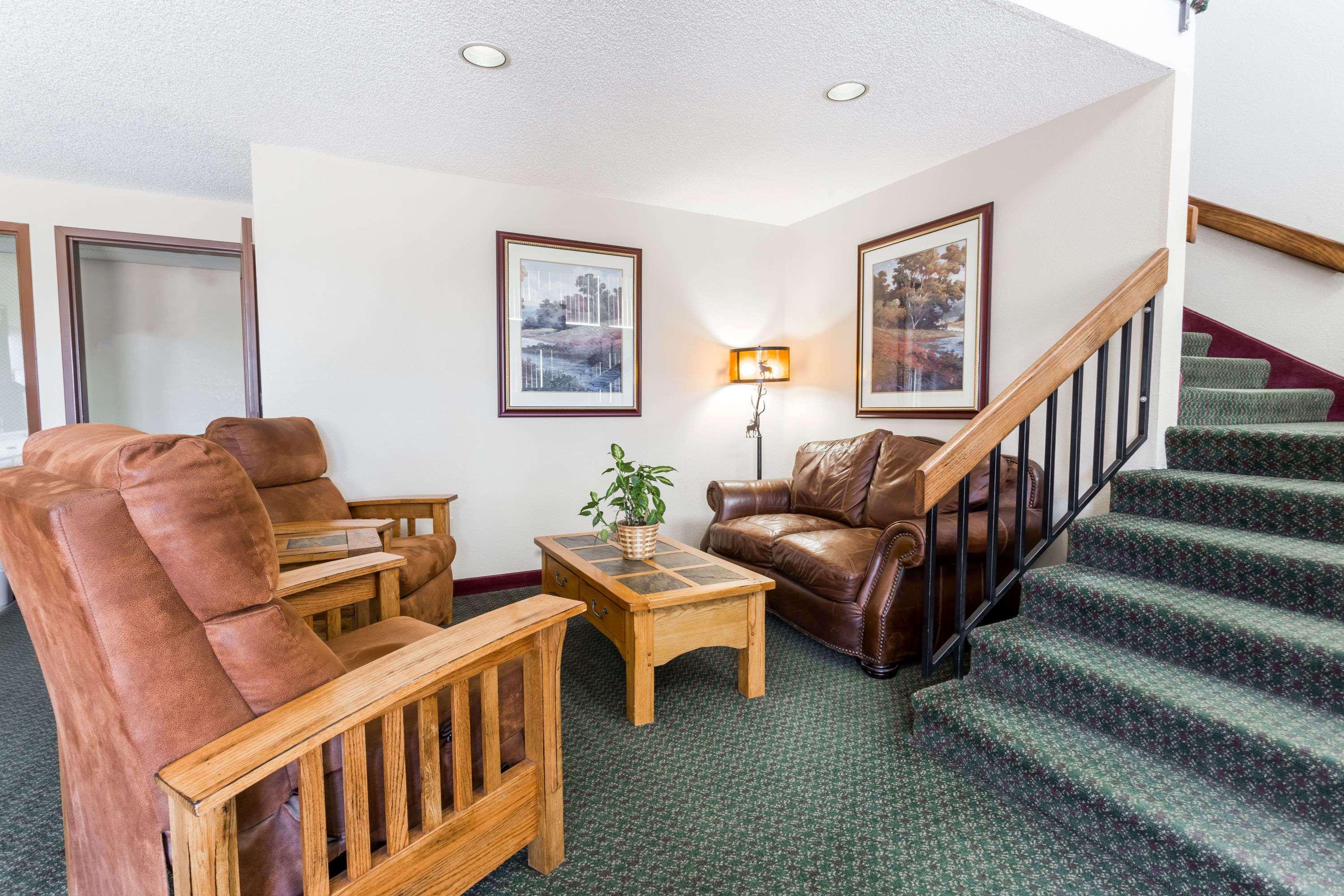 Super 8 By Wyndham Lewistown Hotel Екстериор снимка