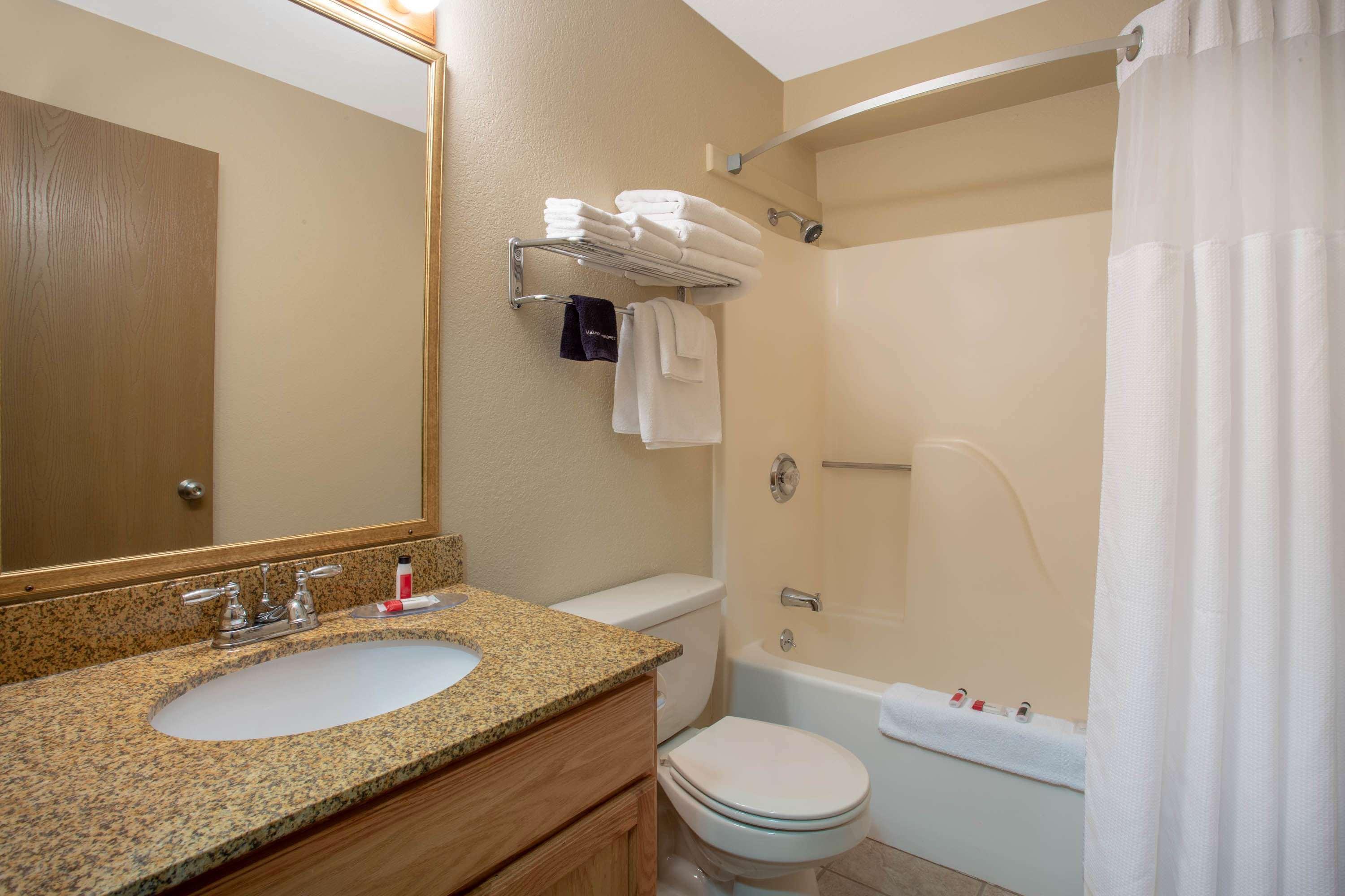 Super 8 By Wyndham Lewistown Hotel Екстериор снимка
